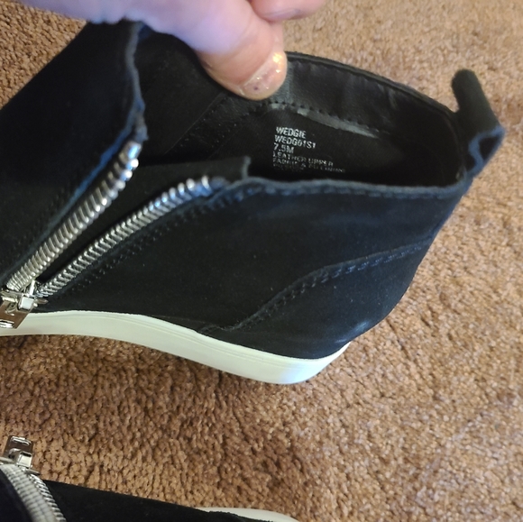 Women's Black Wedges - Picture 4 of 4